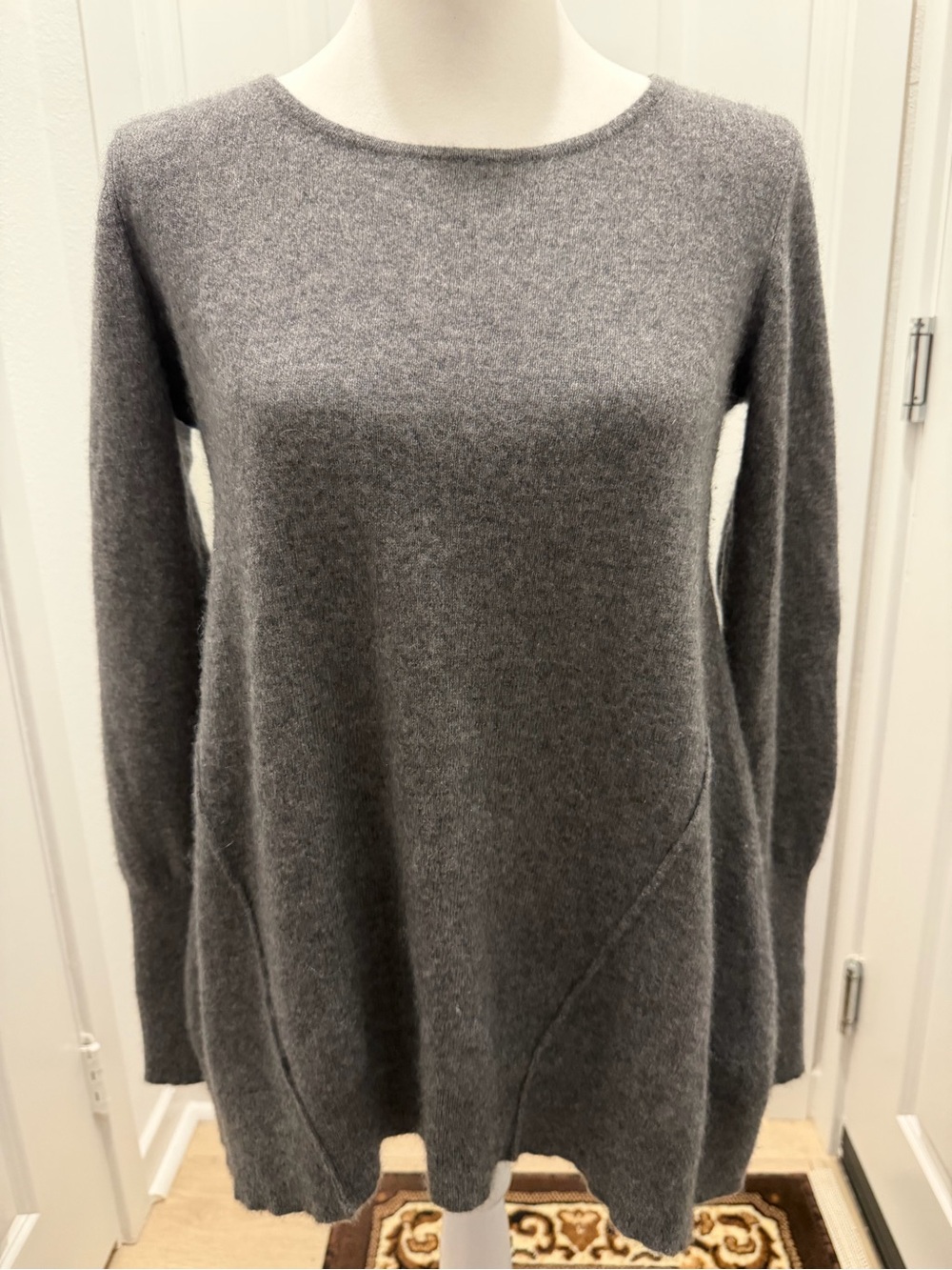 Saks Fifth Avenue 100% Cashmere Gray Tunic Sweater Women’s Medium Soft Knit